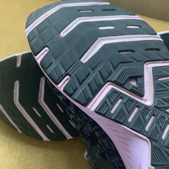 BROOKS Launch 6 size 9 womens shoe black grey purple - Picture 3 of 9